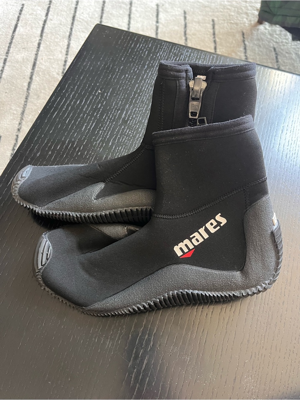 Men’s Black Mares Dive Booties with Mares dive gloves and Henderson dive hood